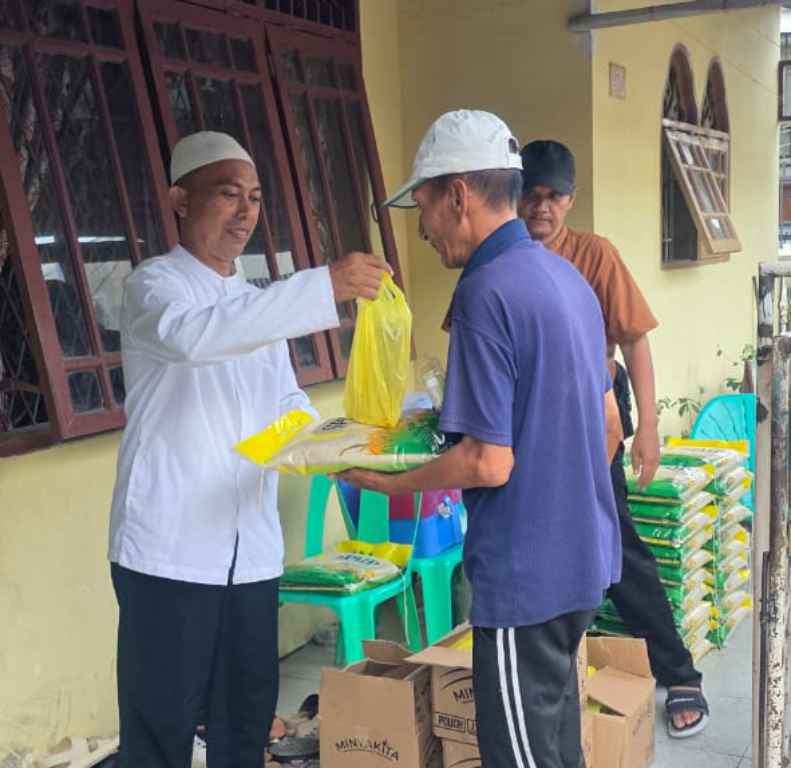 PKS Peduli Gelar Pasar Murah & Peringatan Maulid di Perumnas Mandala
